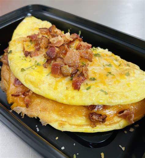 How does Bacon Omelet fit into your Daily Goals - calories, carbs, nutrition