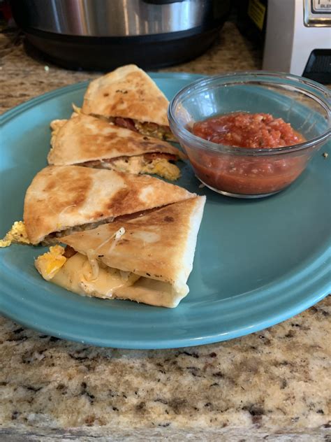 How does Bacon Pepperjack Quesadilla fit into your Daily Goals - calories, carbs, nutrition