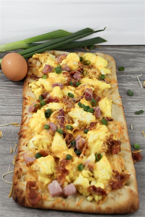 How does Bacon and Egg Breakfast Flatbread Pizza fit into your Daily Goals - calories, carbs, nutrition