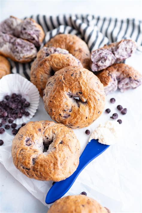 How does Bagel, Blueberry fit into your Daily Goals - calories, carbs, nutrition