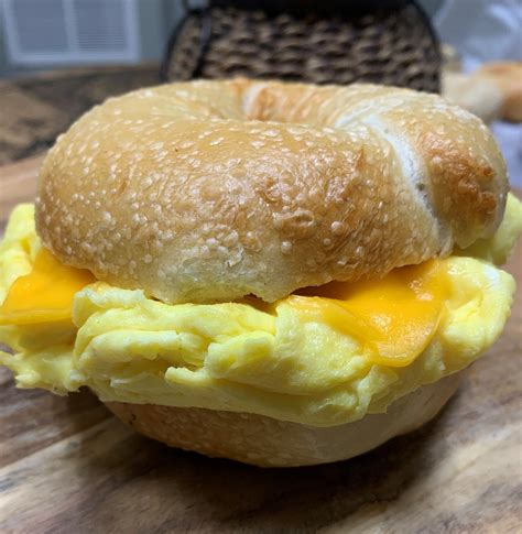 How does Bagel with Eggs & Cheese fit into your Daily Goals - calories, carbs, nutrition