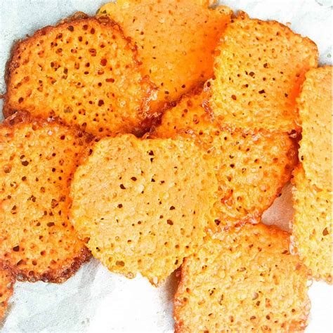 How does Baked Crisp Snacks (Three Cheese) fit into your Daily Goals - calories, carbs, nutrition