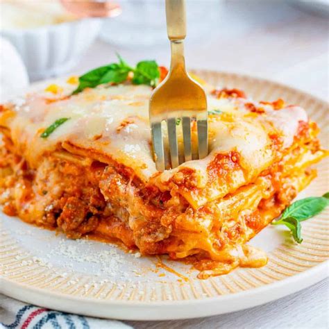 How does Baked Lasagna fit into your Daily Goals - calories, carbs, nutrition