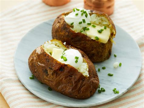 How does Baked Potato W Sour Cream fit into your Daily Goals - calories, carbs, nutrition
