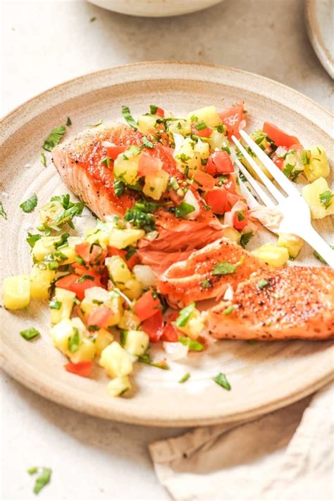 How does Baked Salmon with Pineapple Salsa fit into your Daily Goals - calories, carbs, nutrition