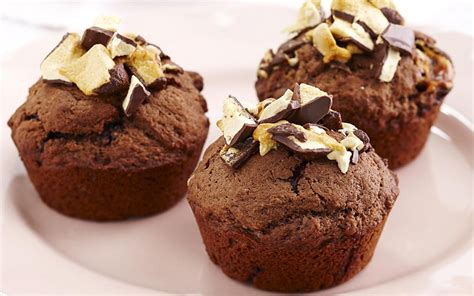 How does Baked Vanilla, Chocolate and Honeycomb Muffin fit into your Daily Goals - calories, carbs, nutrition