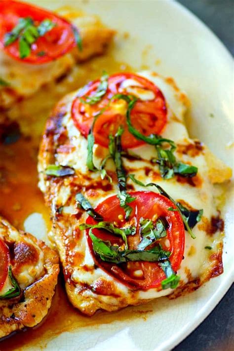 How does Balsamic Chicken Margherita Pizza fit into your Daily Goals - calories, carbs, nutrition