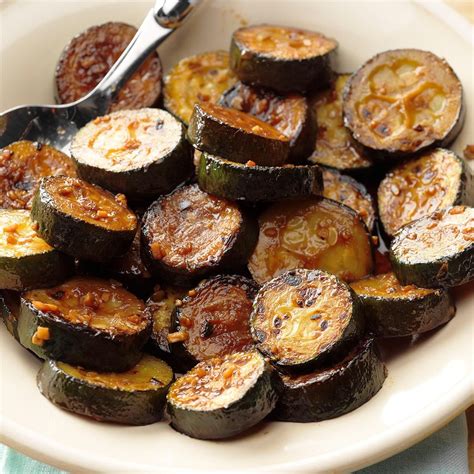 How does Balsamic Zucchini & Pepper Salad fit into your Daily Goals - calories, carbs, nutrition