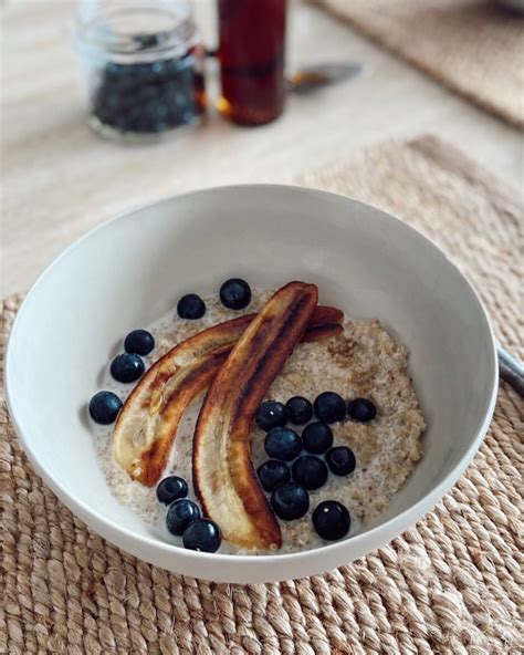 How does Banana Quinoa Porridge fit into your Daily Goals - calories, carbs, nutrition