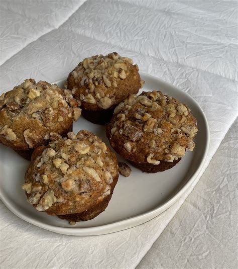 How does Banana Walnut Muffin fit into your Daily Goals - calories, carbs, nutrition