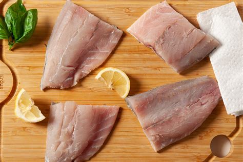 How does Barramundi Fillets, Raw, 6 oz fit into your Daily Goals - calories, carbs, nutrition