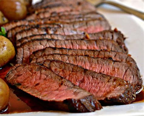 How does Beef - Round, top, lean only, prime, cooked, broiled (London Broil, Minute Steak, Round Steak) fit into your Daily Goals - calories, carbs, nutrition