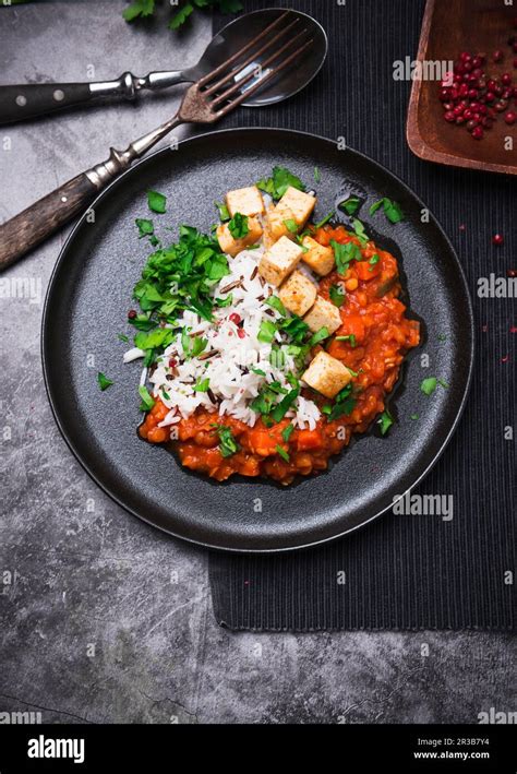 How does Beef Bolognese with Basmati Rice LARGE fit into your Daily Goals - calories, carbs, nutrition