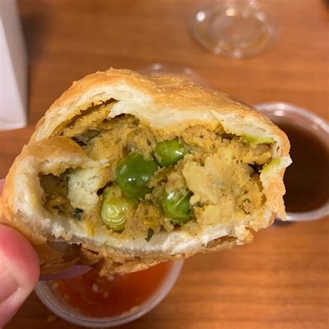 How does Beef Bombay NY Frankie fit into your Daily Goals - calories, carbs, nutrition