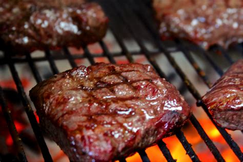 How does Beef Flat Iron Steak Grilled 5 oz fit into your Daily Goals - calories, carbs, nutrition