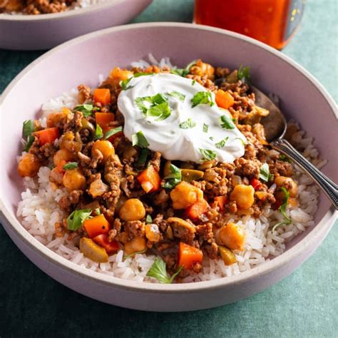 How does Beef Harissa Rice Bowl fit into your Daily Goals - calories, carbs, nutrition