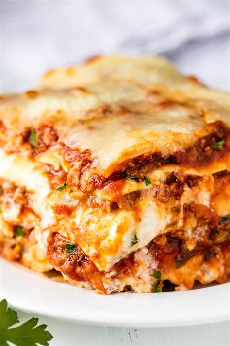 How does Beef Lasagna (31233.0) fit into your Daily Goals - calories, carbs, nutrition