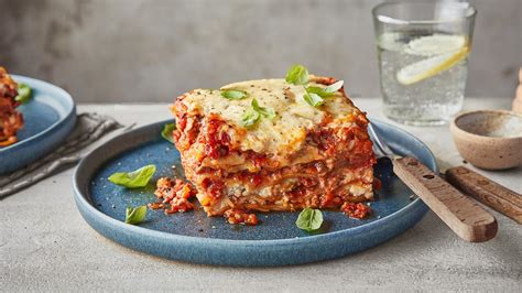 How does Beef Lasagna fit into your Daily Goals - calories, carbs, nutrition