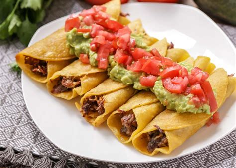 How does Beef Machaca Flautas fit into your Daily Goals - calories, carbs, nutrition