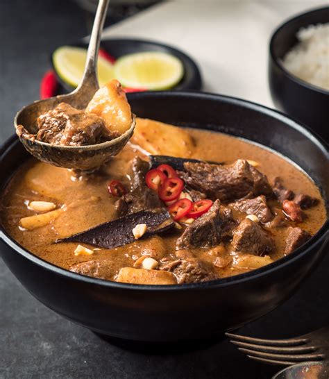 How does Beef Massaman Curry fit into your Daily Goals - calories, carbs, nutrition