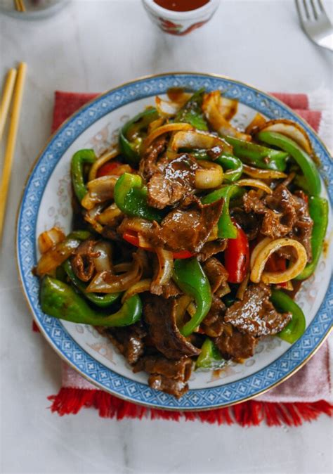 How does Beef Pepper Steak with Vegetables LARGE fit into your Daily Goals - calories, carbs, nutrition