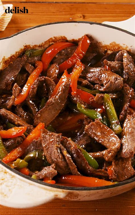 How does Beef Pepper Steak with Vegetables MEDIUM fit into your Daily Goals - calories, carbs, nutrition