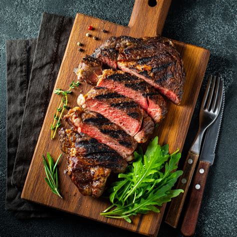 How does Beef Sirloin Steak 8 oz Grilled fit into your Daily Goals - calories, carbs, nutrition