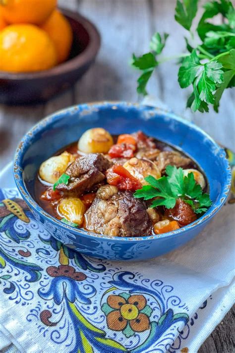 How does Beef Stifado fit into your Daily Goals - calories, carbs, nutrition