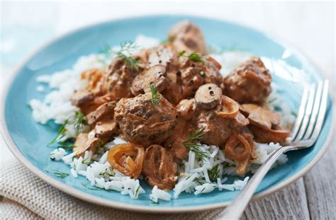 How does Beef Stroganoff with Brown Rice LARGE fit into your Daily Goals - calories, carbs, nutrition