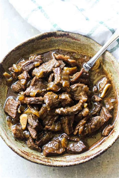 How does Beef Tips with Grilled Onions & Peppers fit into your Daily Goals - calories, carbs, nutrition