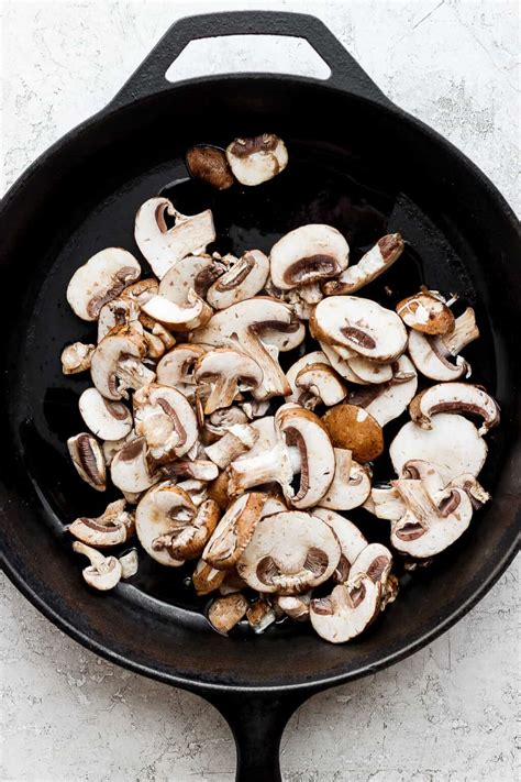 How does Beef and Mushroom Saute Plate fit into your Daily Goals - calories, carbs, nutrition