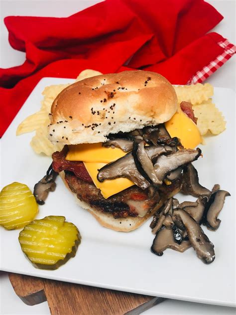 How does Beef-Mushroom Blend Bacon Cheeseburger fit into your Daily Goals - calories, carbs, nutrition