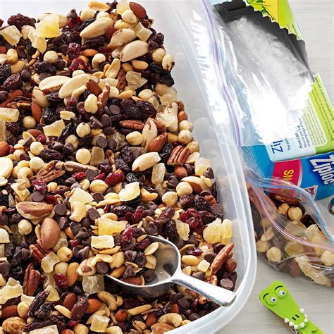 How does Berry Trails Trail Mix fit into your Daily Goals - calories, carbs, nutrition