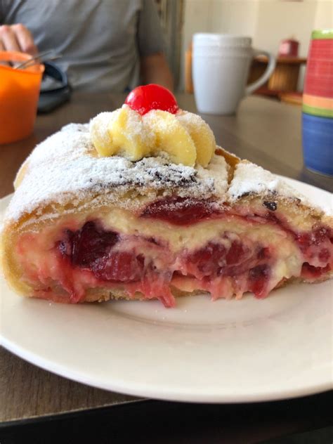 How does Black Forest Strudel fit into your Daily Goals - calories, carbs, nutrition