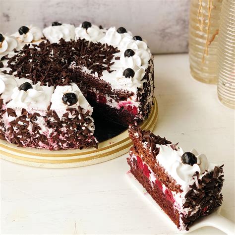 How does Black Forest Torte fit into your Daily Goals - calories, carbs, nutrition