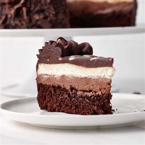 How does Black Tie Mousse Cake fit into your Daily Goals - calories, carbs, nutrition