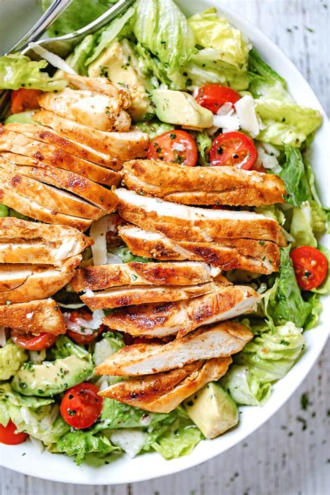 How does Blackened Chicken Salad fit into your Daily Goals - calories, carbs, nutrition