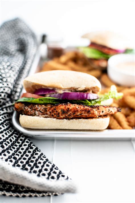 How does Blackened Chicken Sandwich fit into your Daily Goals - calories, carbs, nutrition
