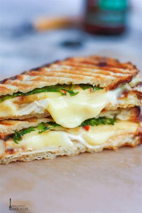 How does Blue Cheese, Chicken and Apple Panini fit into your Daily Goals - calories, carbs, nutrition