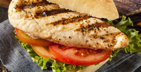 How does Blue Cheese Grilled Chicken Sandwich, on Roll fit into your Daily Goals - calories, carbs, nutrition