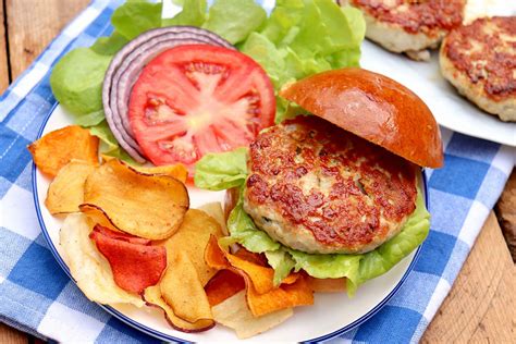 How does Blue Cheese Turkey Burger fit into your Daily Goals - calories, carbs, nutrition