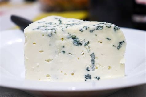 How does Blue Cheese fit into your Daily Goals - calories, carbs, nutrition