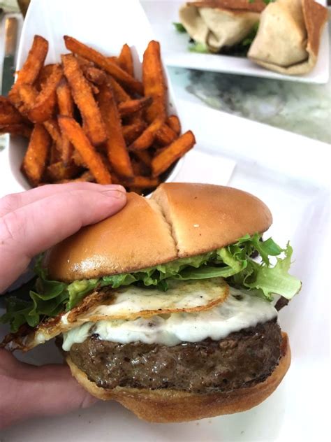 How does Blue Sage Burger fit into your Daily Goals - calories, carbs, nutrition