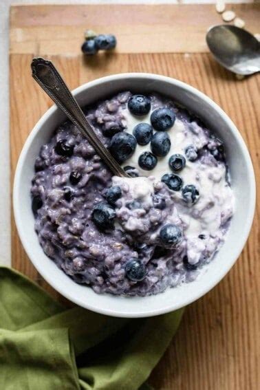 How does Blueberries and Cream Oatmeal fit into your Daily Goals - calories, carbs, nutrition