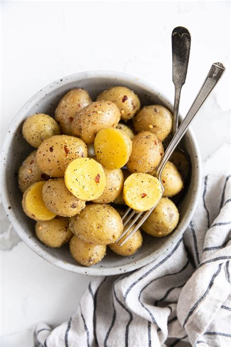 How does Boiled Potatoes fit into your Daily Goals - calories, carbs, nutrition