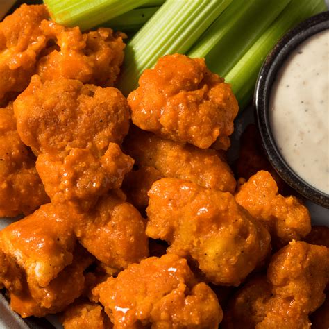 How does Boneless Buffalo Chicken Wing Basket fit into your Daily Goals - calories, carbs, nutrition