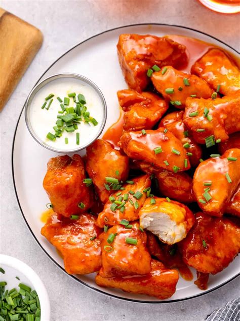 How does Boneless Buffalo Chicken Wings fit into your Daily Goals - calories, carbs, nutrition