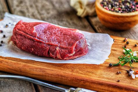 How does Boneless Center Cut fit into your Daily Goals - calories, carbs, nutrition