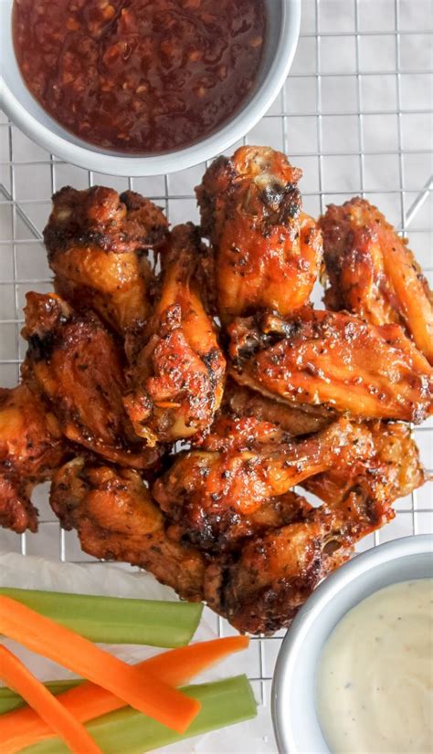 How does Boneless Sriracha BBQ Chicken Wings fit into your Daily Goals - calories, carbs, nutrition