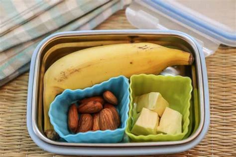 How does Box Lunch Banana & Nutella fit into your Daily Goals - calories, carbs, nutrition